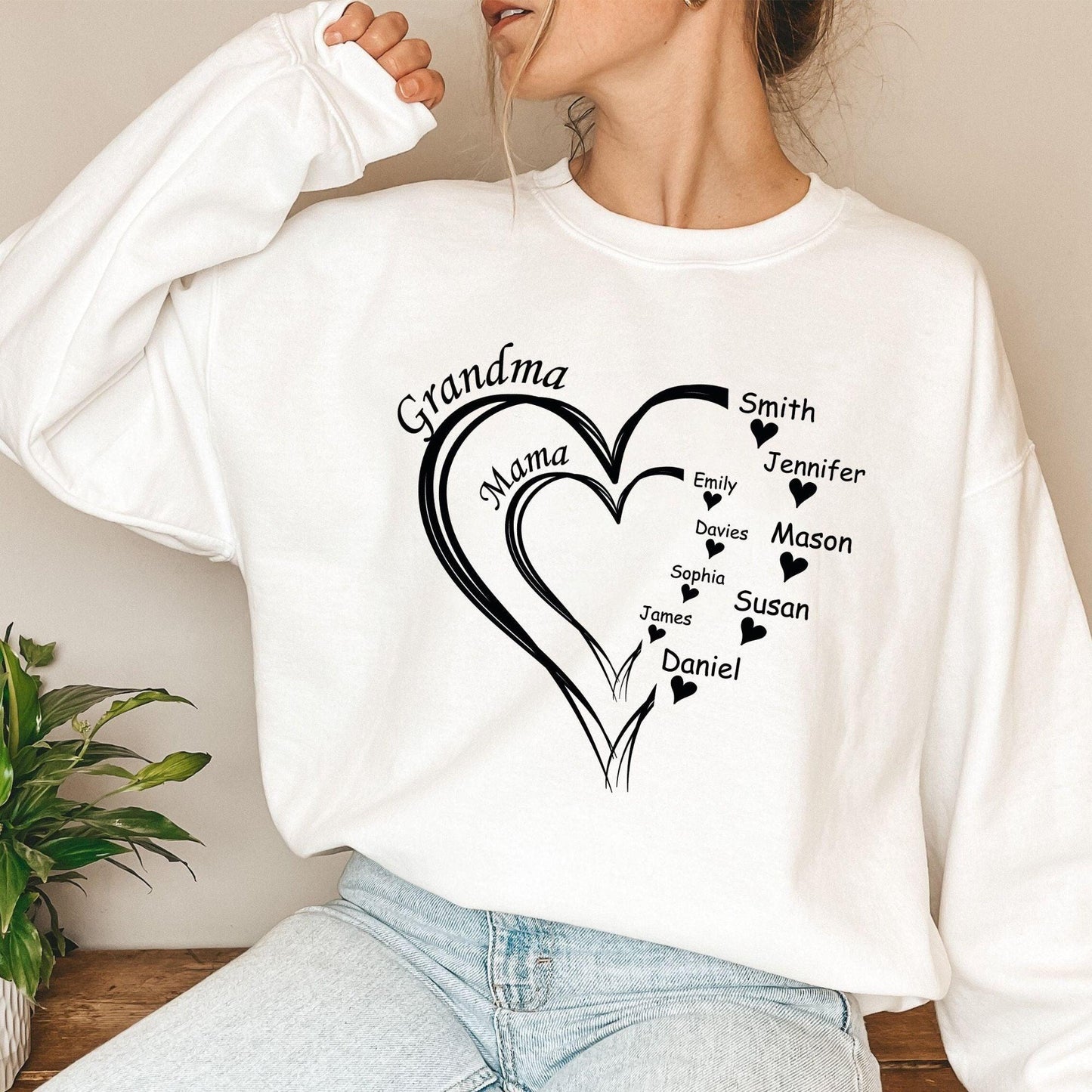 Individuelles Oma Herz mit Enkelnamen Sweatshirt und Shirts - Personalisierte Geschenke für Oma und Mama - GiftHaus