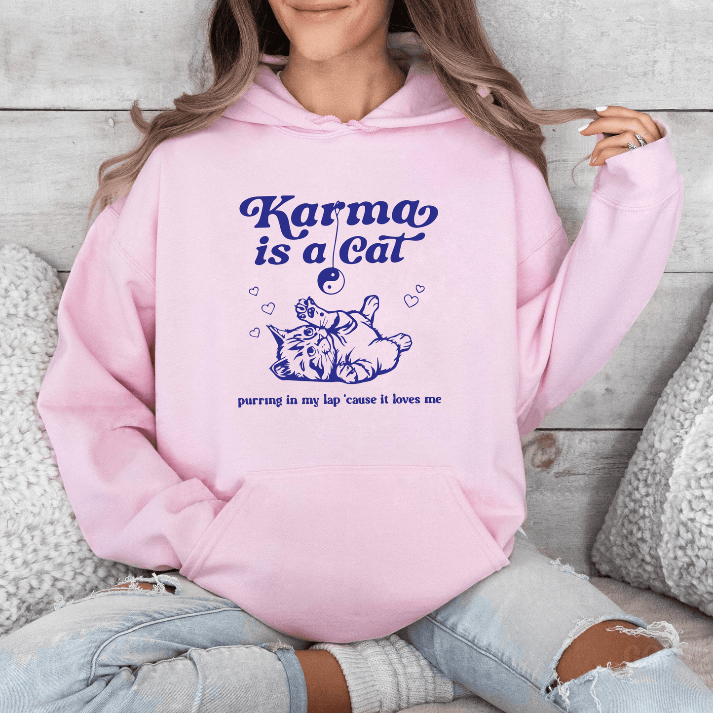 Karma ist eine Katze - Gemütliches Sweatshirt - GiftHaus