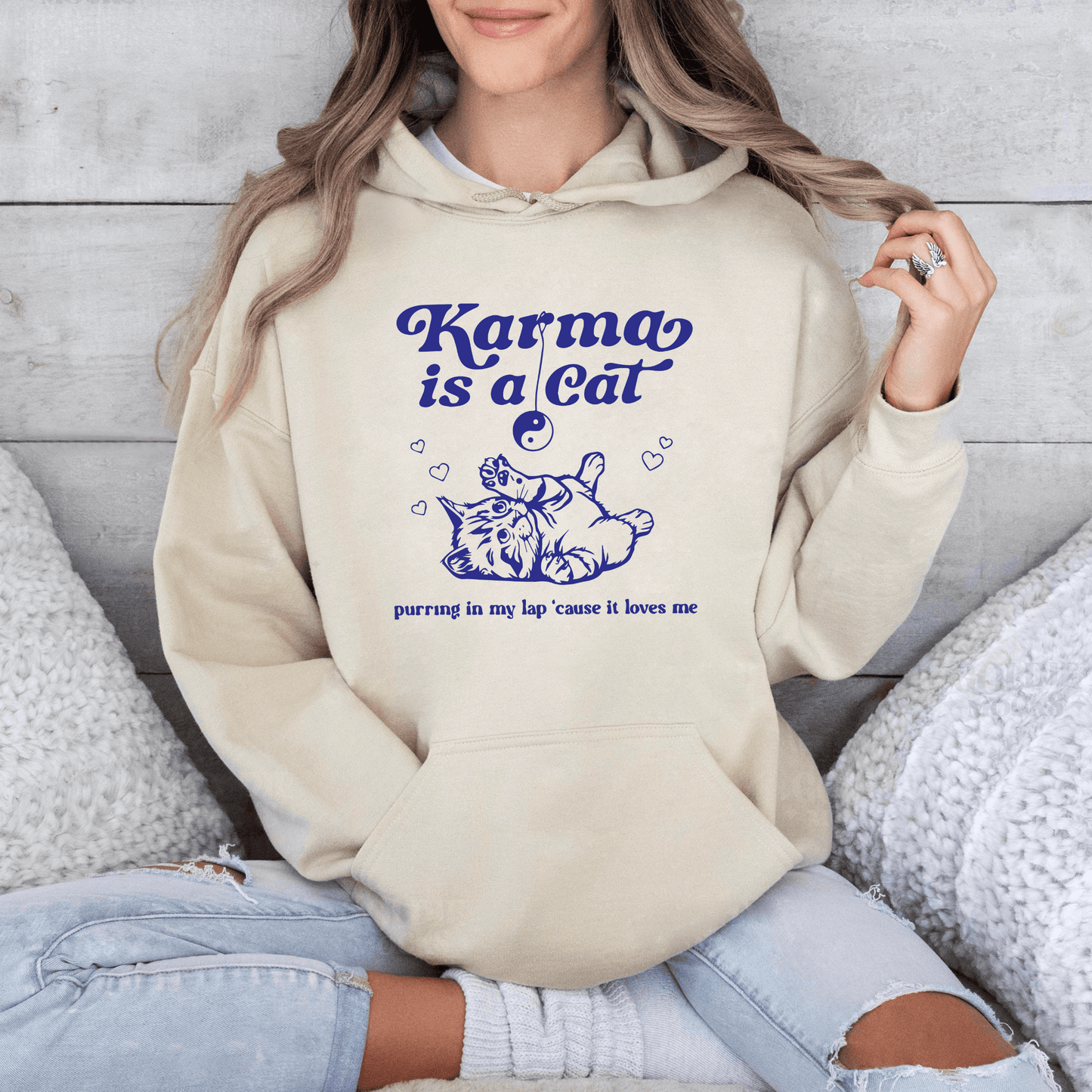 Karma ist eine Katze - Gemütliches Sweatshirt - GiftHaus