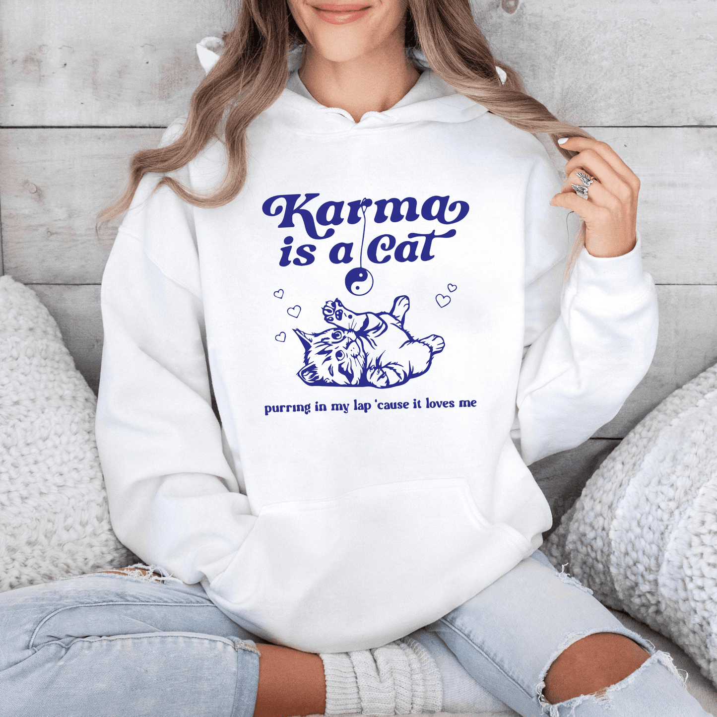 Karma ist eine Katze - Gemütliches Sweatshirt - GiftHaus