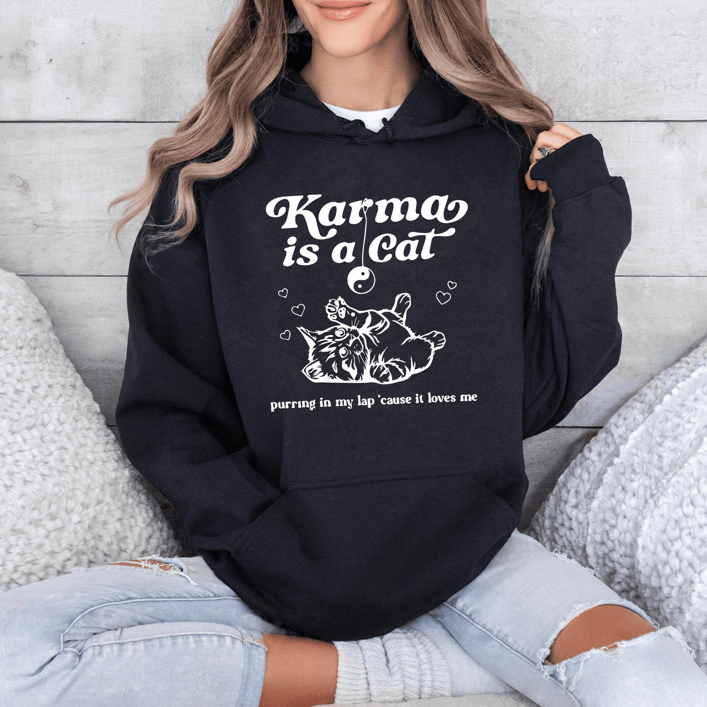 Karma ist eine Katze - Gemütliches Sweatshirt - GiftHaus