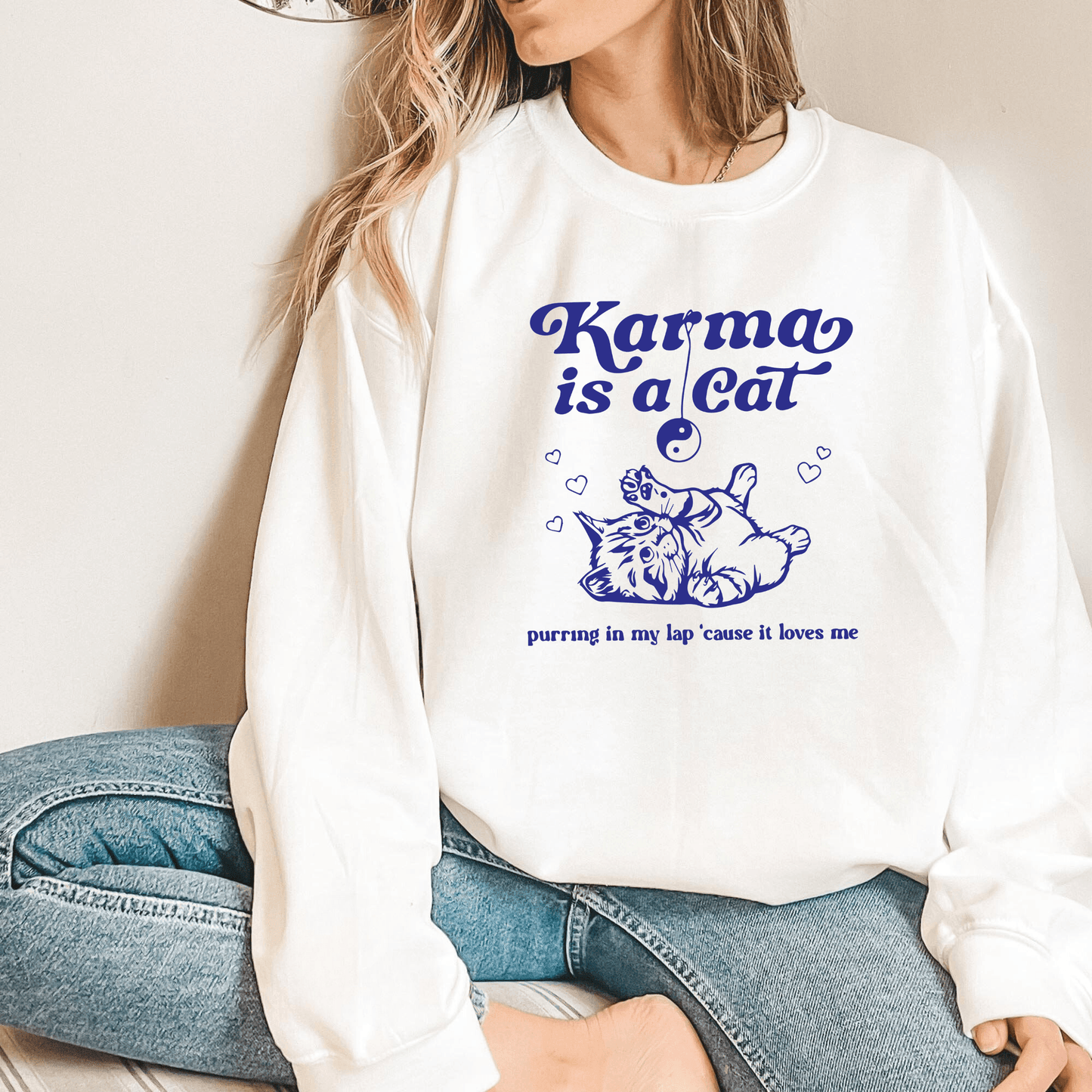 Karma ist eine Katze - Gemütliches Sweatshirt - GiftHaus