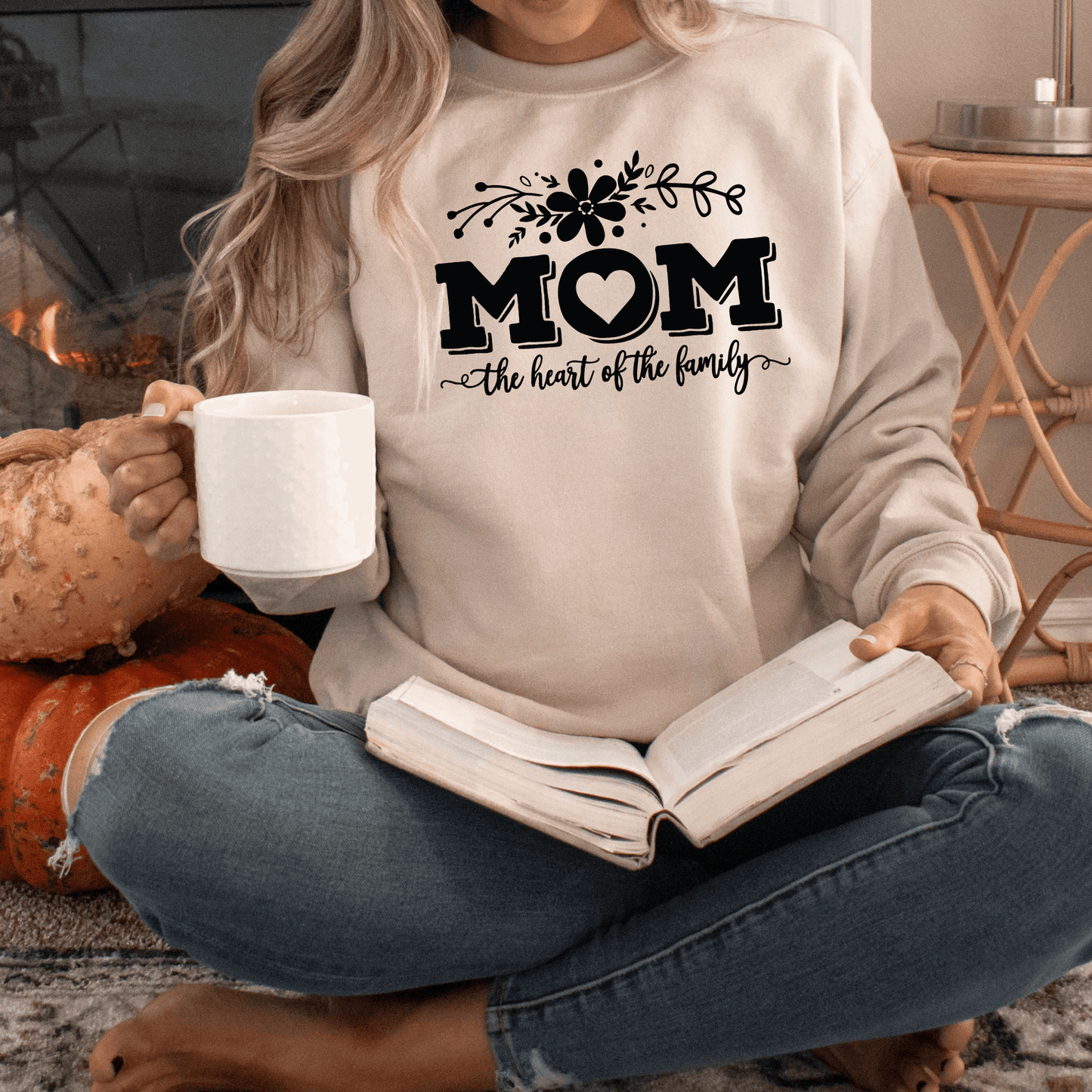 Mama – Das Herz der Familie Sweatshirt - Geschenk zum Muttertag - GiftHaus