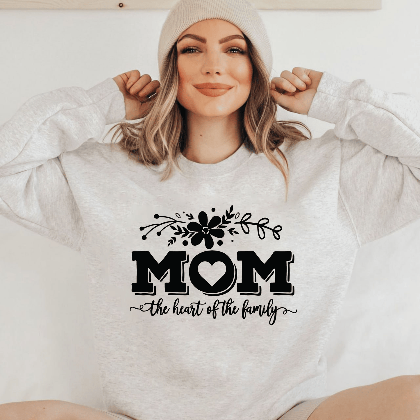 Mama – Das Herz der Familie Sweatshirt - Geschenk zum Muttertag - GiftHaus