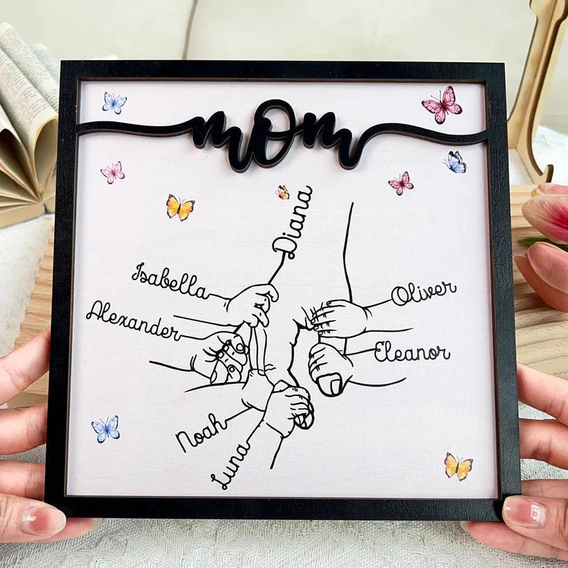 Mamas Hand halten - Personalisierte Holztafel - GiftHaus