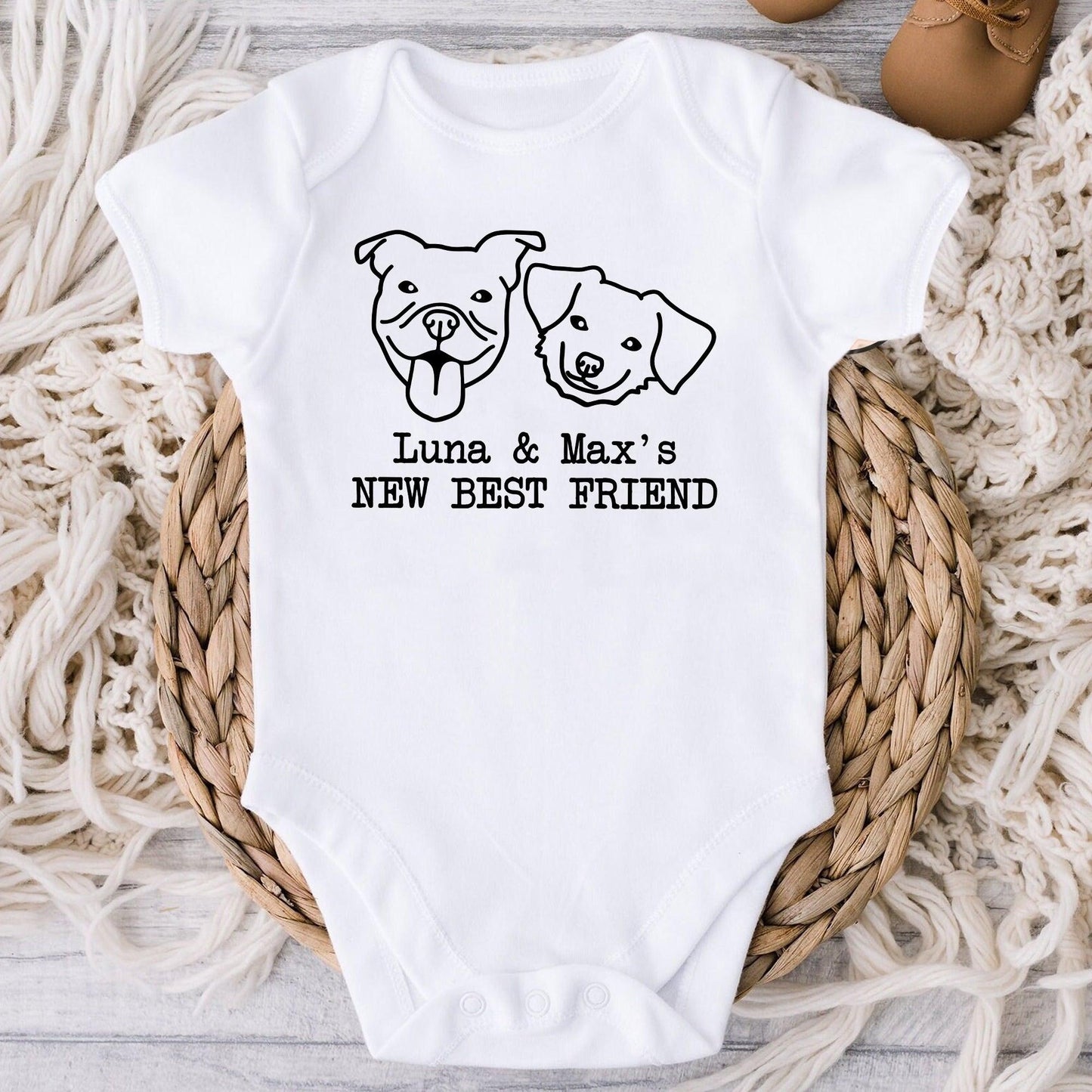 Neues Onesie für die beste Freundin – Personalisiertes Onesie mit Hundenamen - GiftHaus