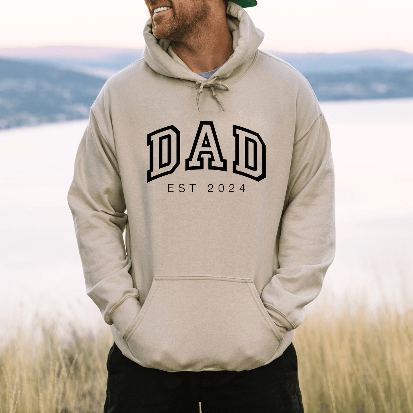 Personalisierbarer Dad Est Hoodie - GiftHaus