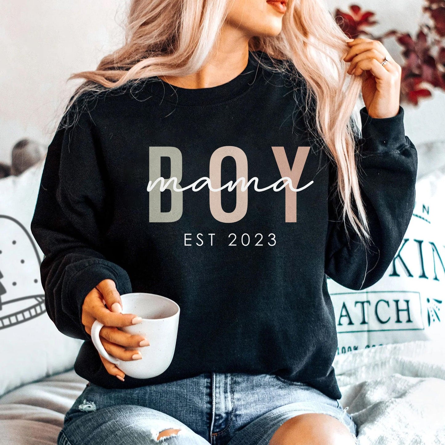 Personalisierte Junge Mama Sweatshirt und Shirts - Junge Mama Geschenk - GiftHaus