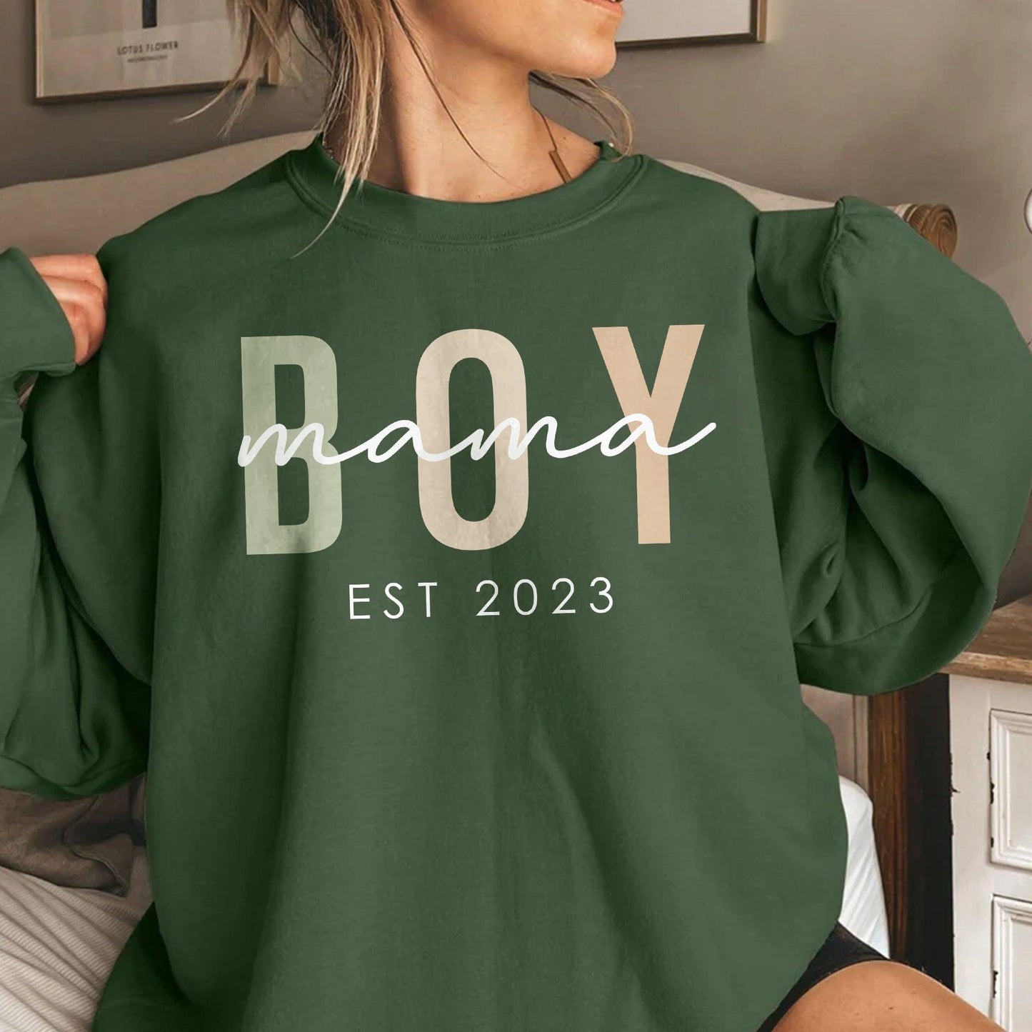 Personalisierte Junge Mama Sweatshirt und Shirts - Junge Mama Geschenk - GiftHaus