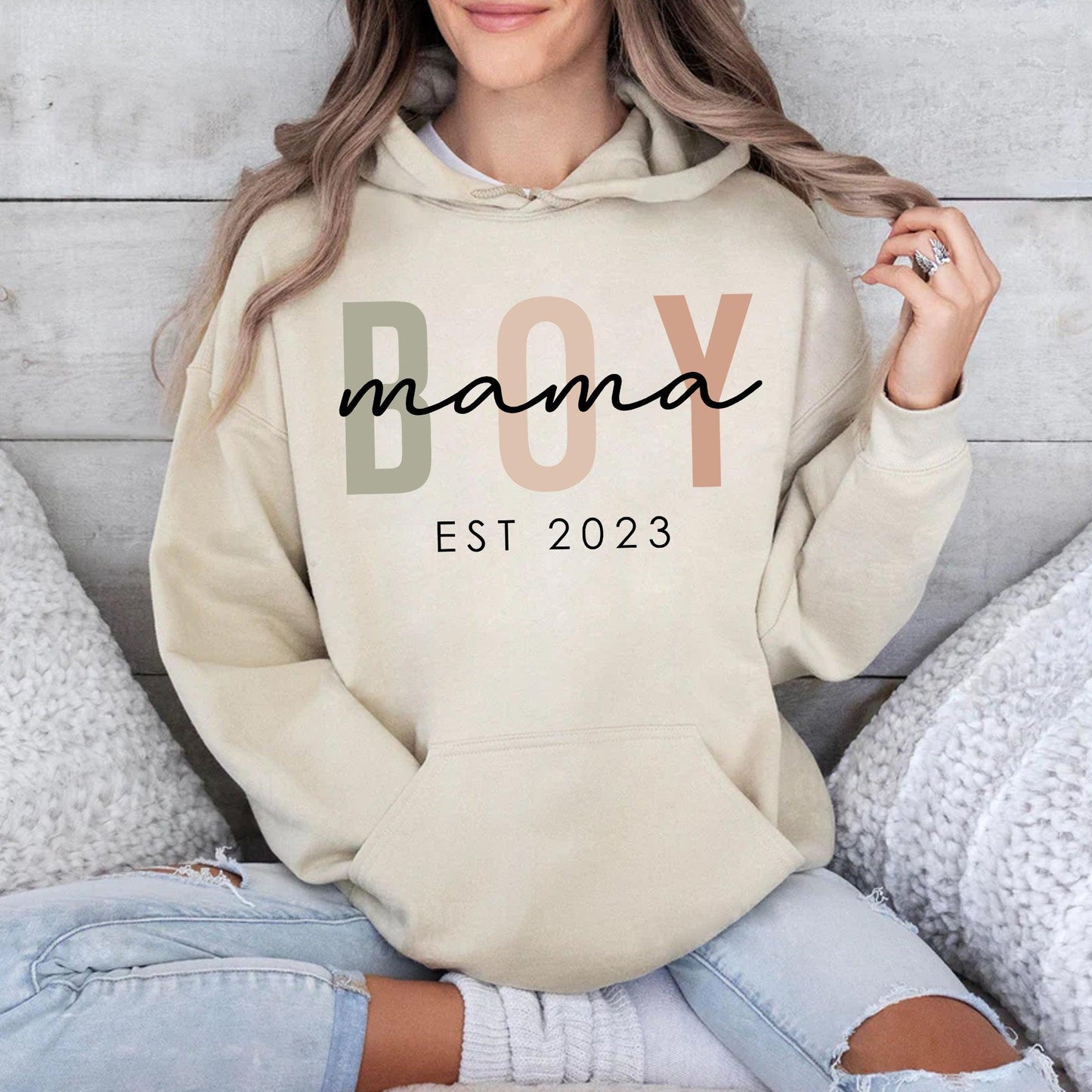 Personalisierte Junge Mama Sweatshirt und Shirts - Junge Mama Geschenk - GiftHaus