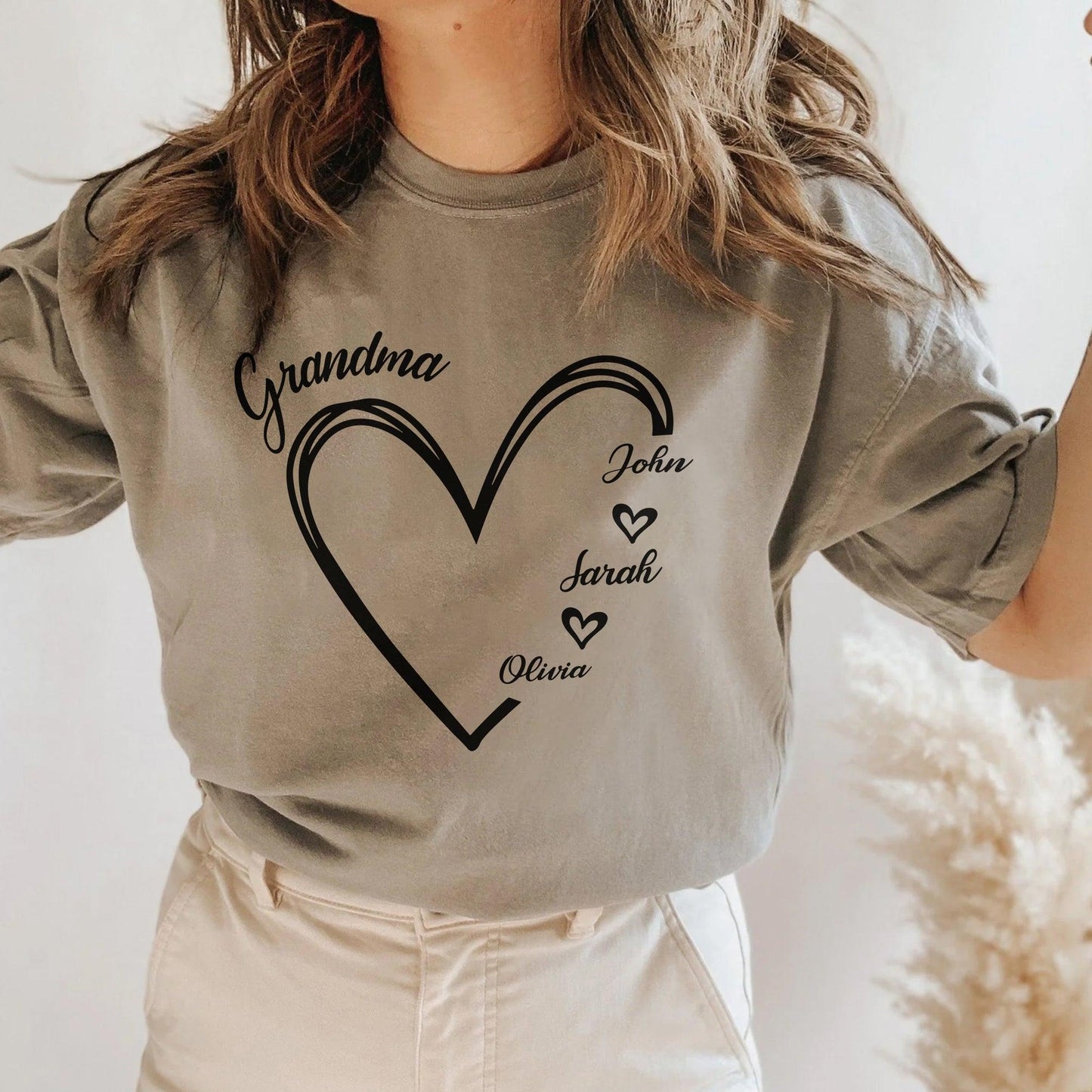 Personalisiertes Oma Herz Sweatshirt - Geschenk für Oma - GiftHaus