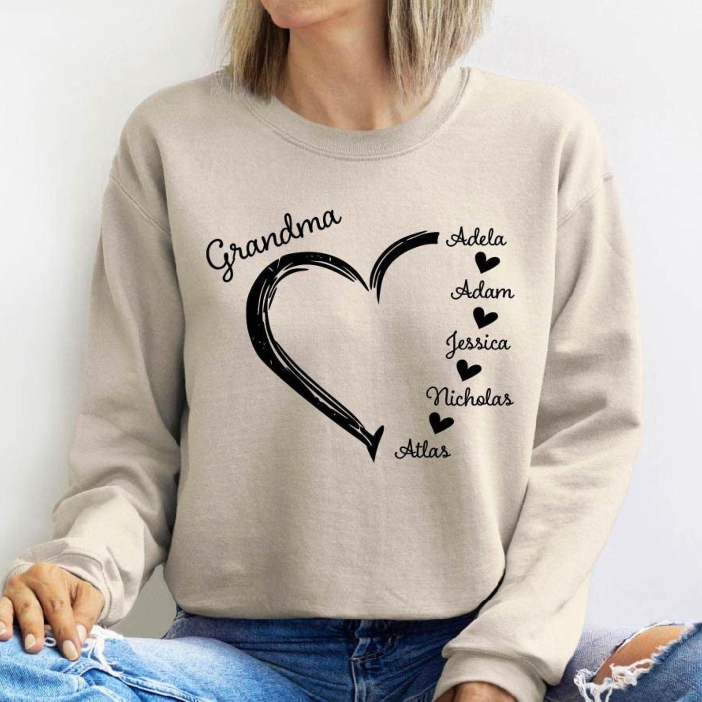 Personalisiertes Oma Sweatshirt - Oma Herz mit Enkelkinder Namens Sweatshirt - GiftHaus