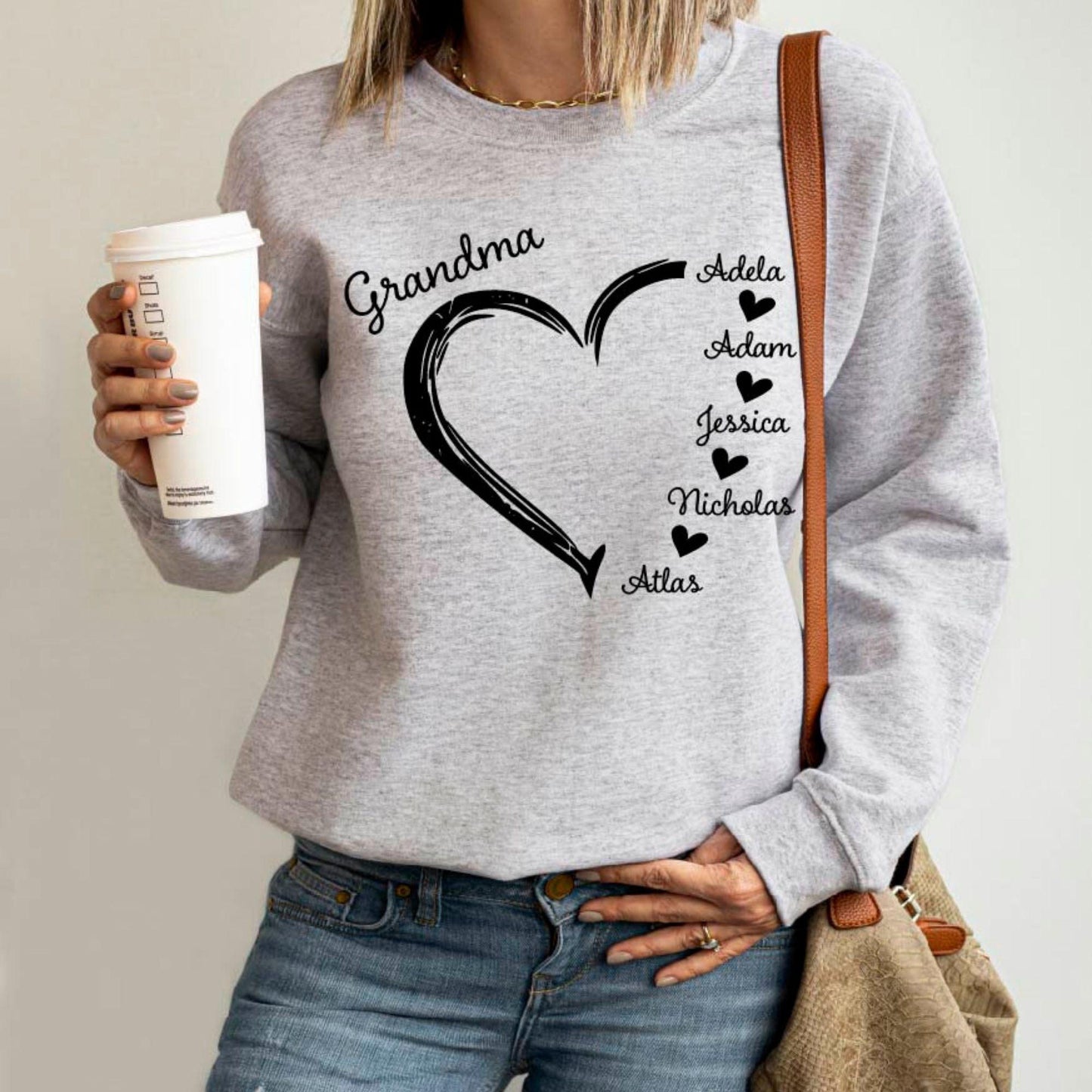 Personalisiertes Oma Sweatshirt - Oma Herz mit Enkelkinder Namens Sweatshirt - GiftHaus