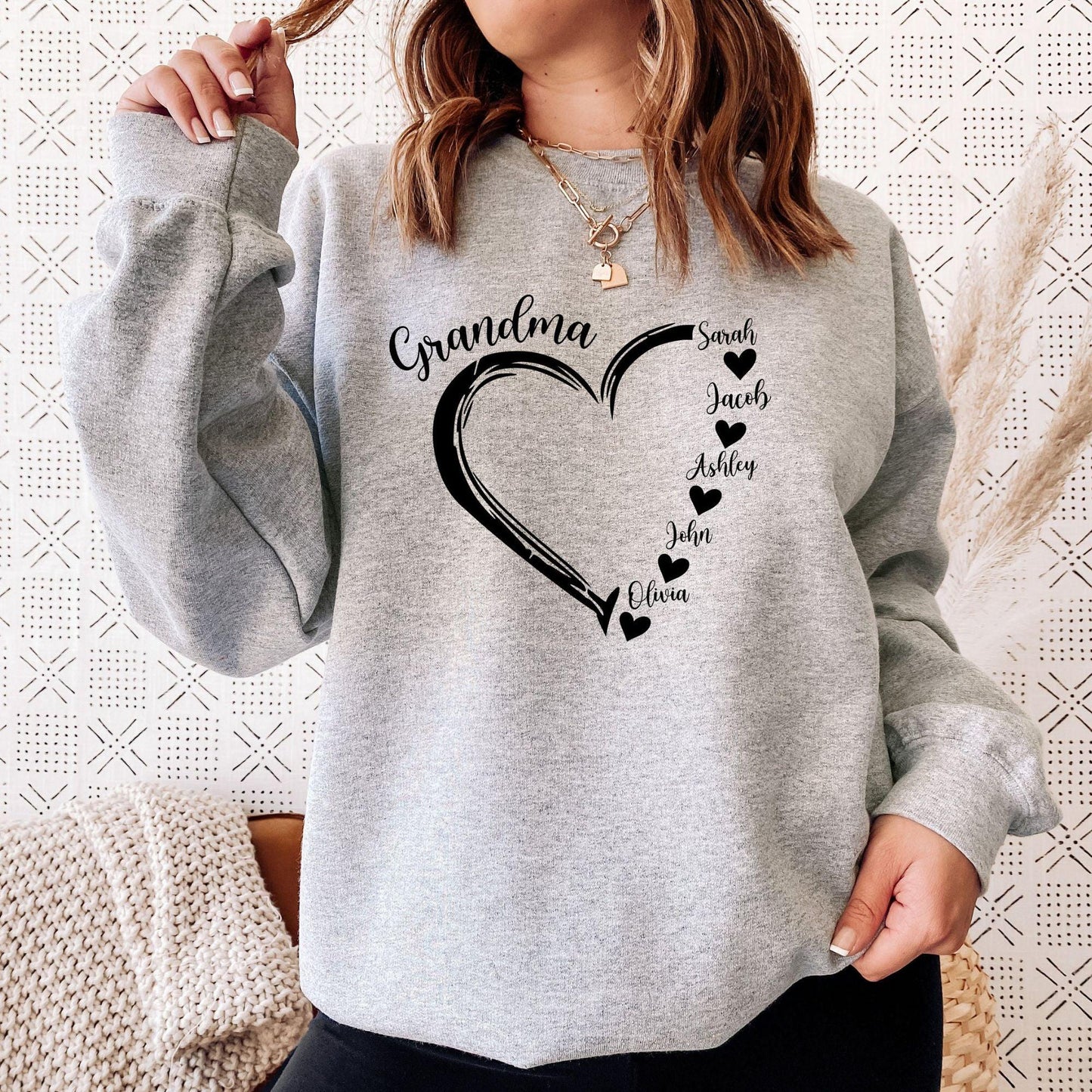 Personalisiertes Oma Sweatshirt, Oma Herz Sweatshirt, Geschenk für Oma - GiftHaus