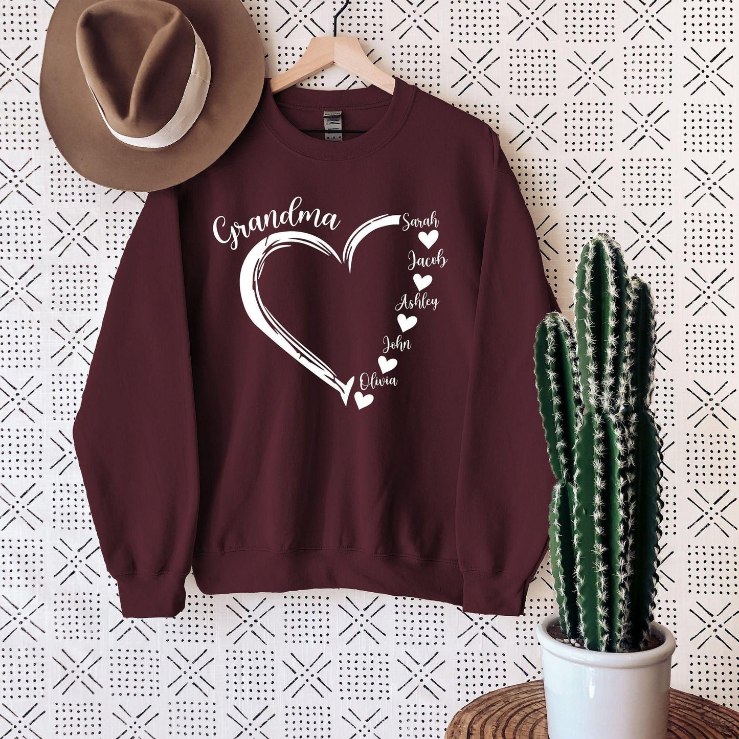 Personalisiertes Oma Sweatshirt, Oma Herz Sweatshirt, Geschenk für Oma - GiftHaus