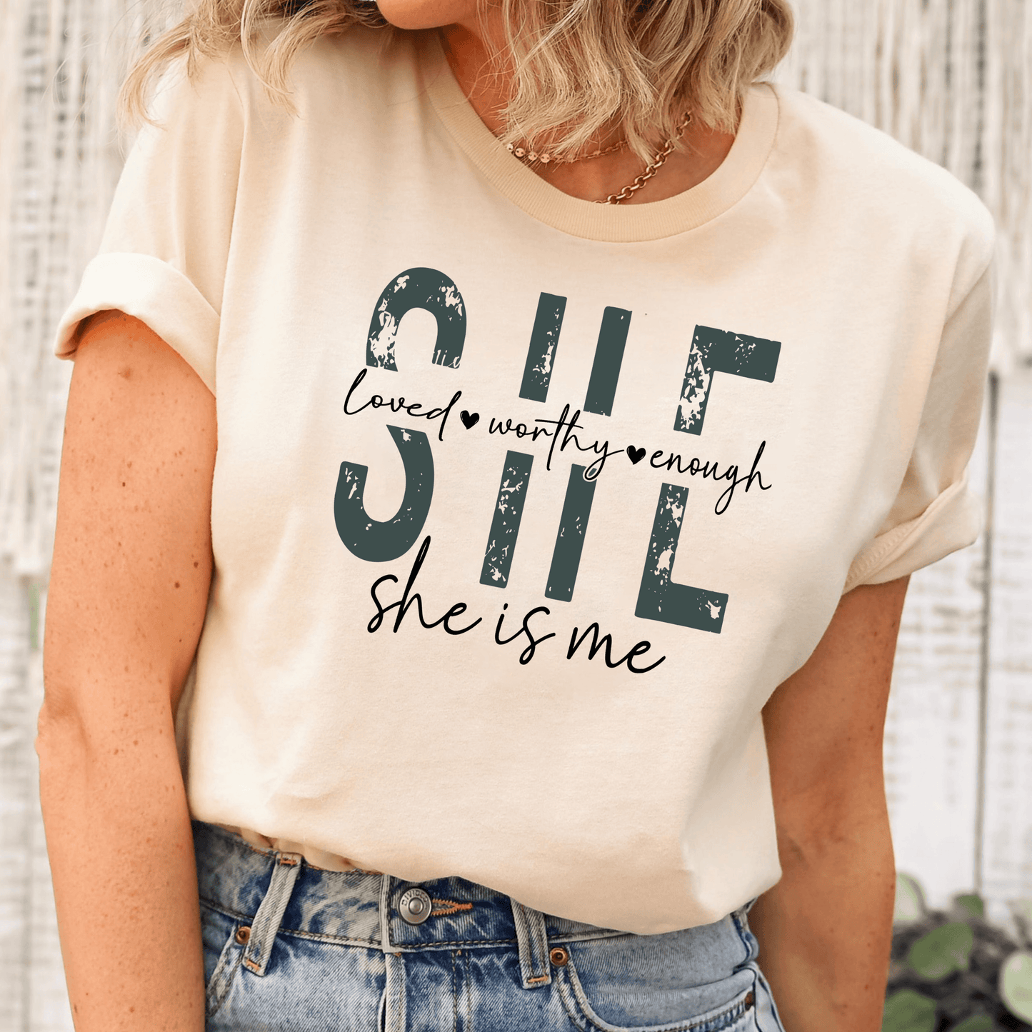 Stärkung Blüht: 'SHE IS ME' - Eine Feier der Selbstliebe und Kraft - GiftHaus