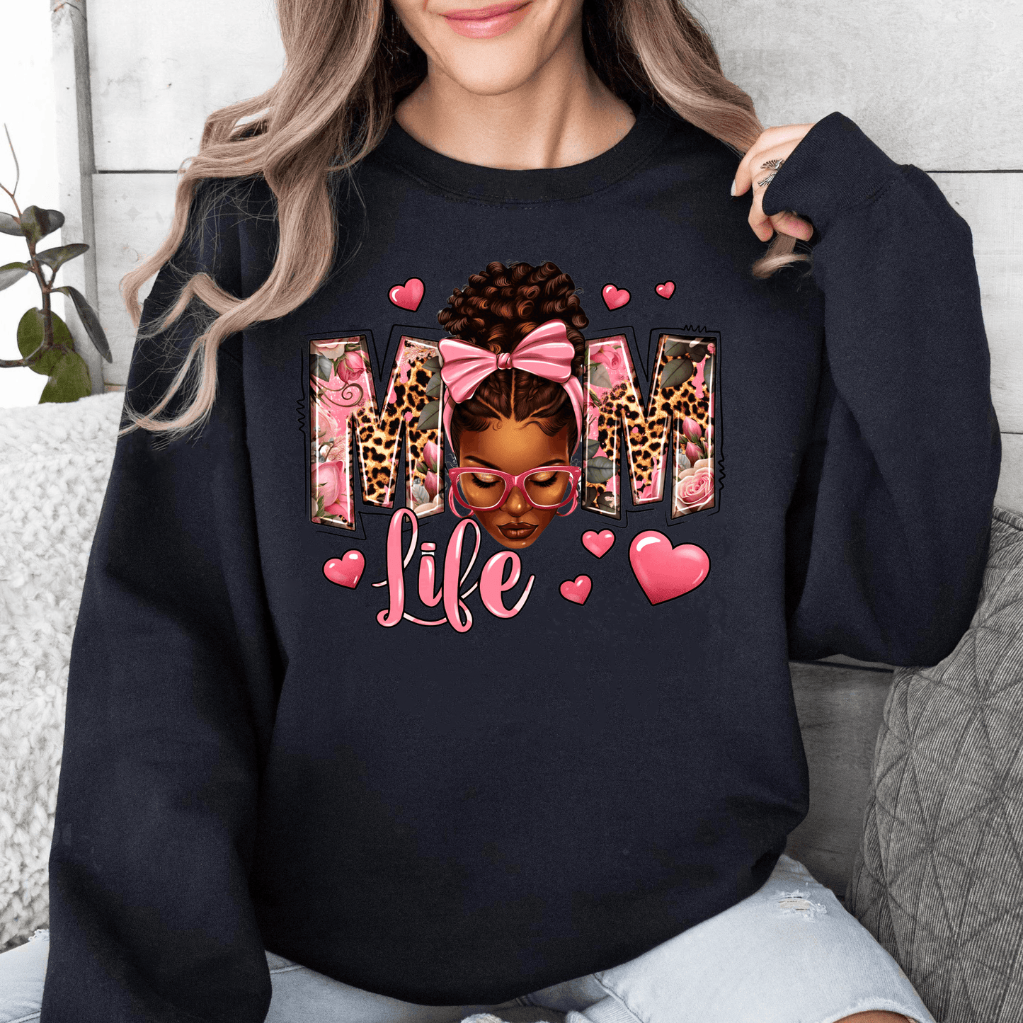 Stolze Mama Leben Sweatshirt - Afro Locken Bun Design - Feier der Mütterlichkeit - GiftHaus