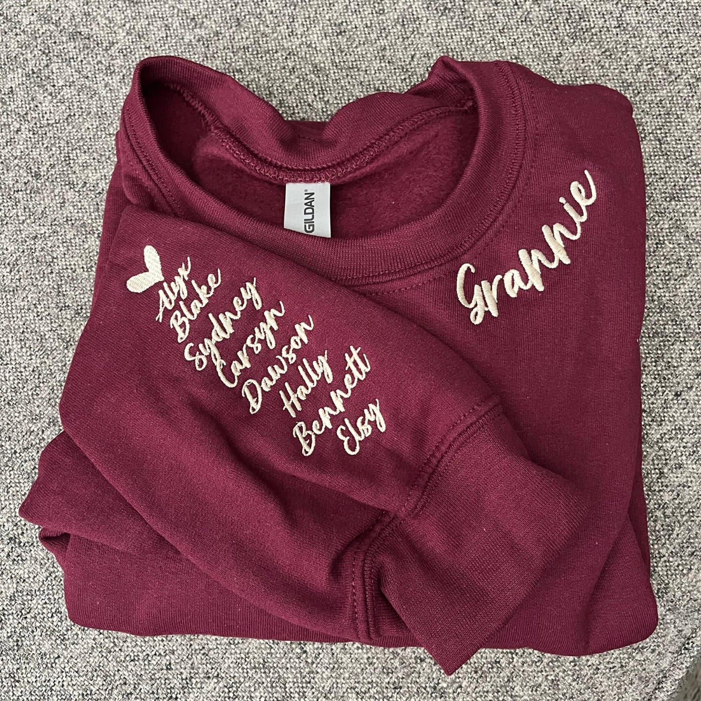 Sweatshirt Besticktes Unikat für Mütter & Großmütter - Ein Herzensgeschenk mit Persönlicher Note - GiftHaus