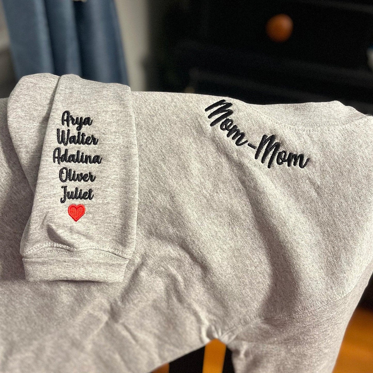Sweatshirt Besticktes Unikat für Mütter & Großmütter - Ein Herzensgeschenk mit Persönlicher Note - GiftHaus