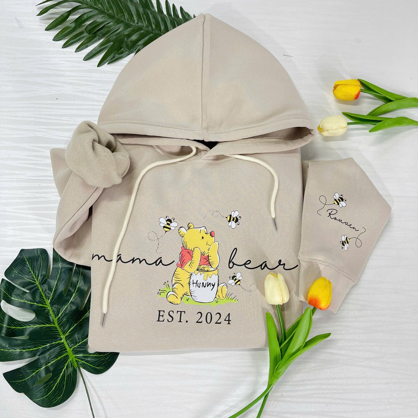 Personalisiertes Mama-Bär-Sweatshirt, Mama Est. mit Kindernamen auf dem Ärmel