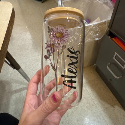 Personalisierter Geburtsblumen-Tumbler mit Name, Geburtsblumen-Glas, Geschenk für Sie