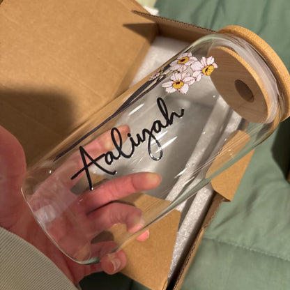 Personalisierter Geburtsblumen-Tumbler mit Name, Geburtsblumen-Glas, Geschenk für Sie