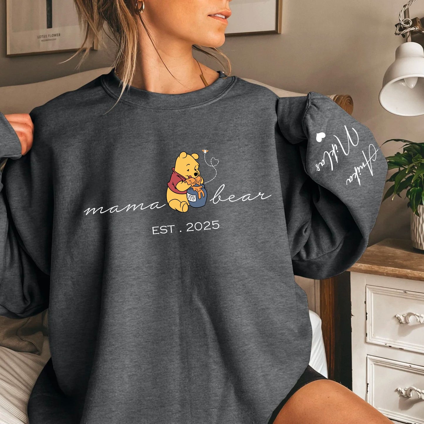 Personalisiertes Mama-Bär Sweatshirt mit Kindernamen auf dem Ärmel, Geschenk zum Muttertag