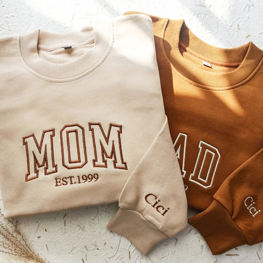 Mom/Dad Est Besticktes Rundhals Sweatshirt