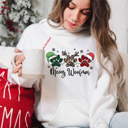 Merry Woofmas Sweatshirt und Hoodie – Weihnachtsgeschenk für Hundefreunde