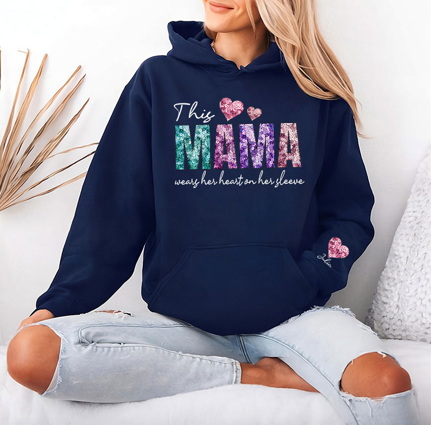Diese Mama trägt ihr Herz Sweatshirt – Geschenk für Mama