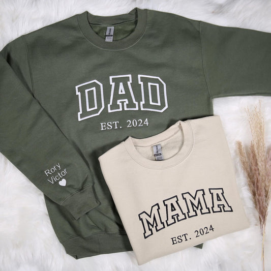 Personalisiertes Mama- und Papa-Sweatshirt mit Stickerei und Namen auf dem Ärmel