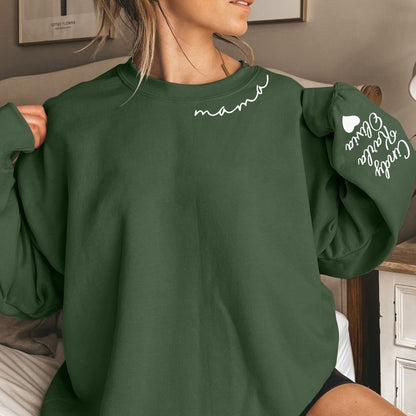 Personalisiertes Mama-Sweatshirt mit dem Namen des Kindes auf dem Ärmel