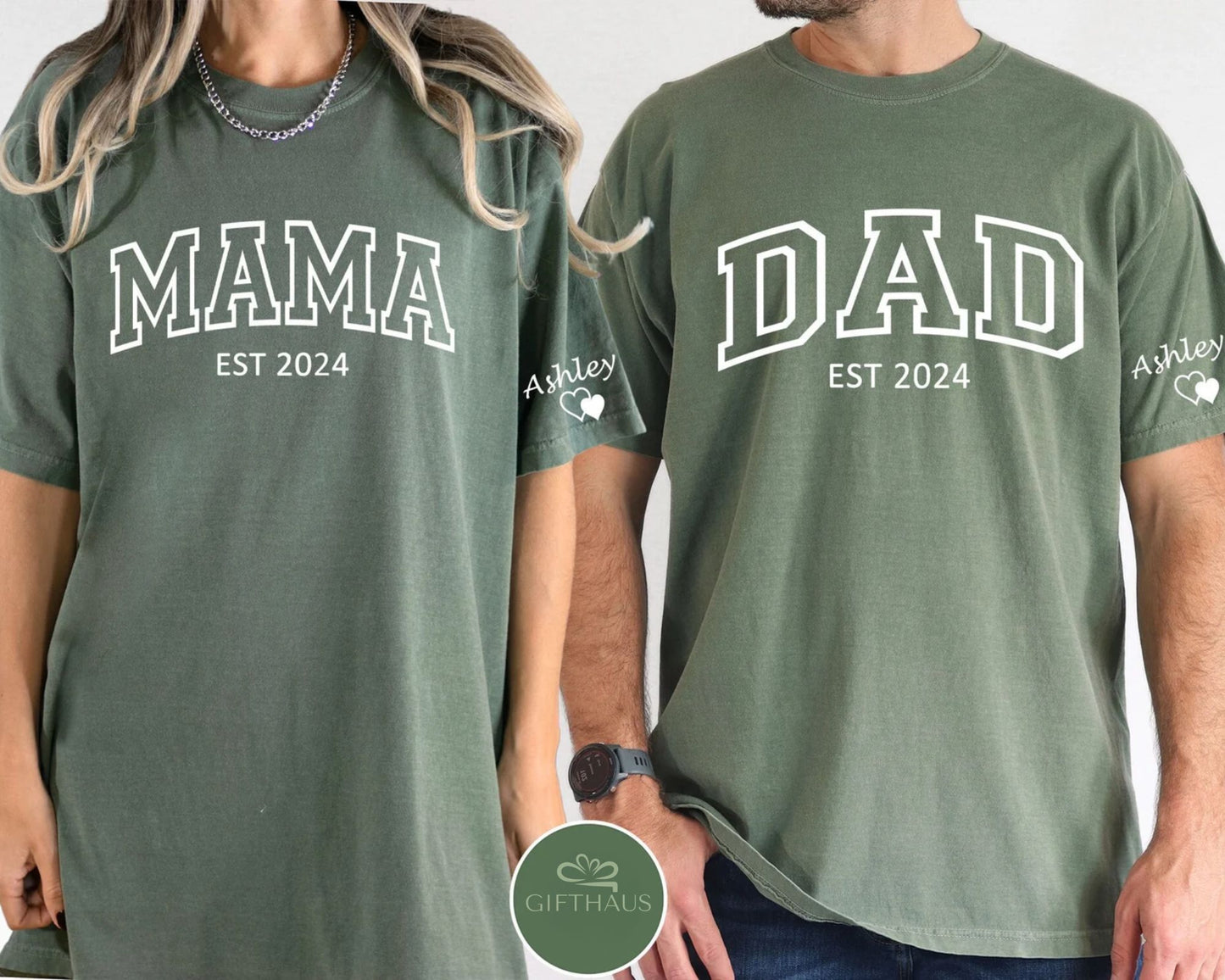 Personalisiertes Mama- und Papa-Shirt mit Kindernamen auf dem Ärmel