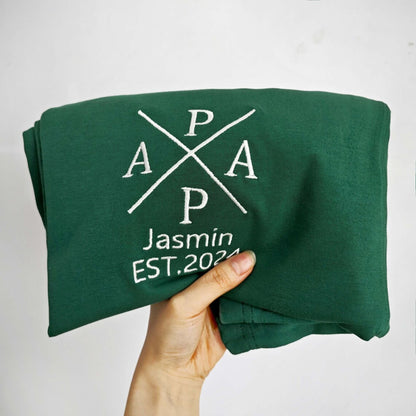Personalisiertes Besticktes Papa Sweatshirt mit Namen und Jahr