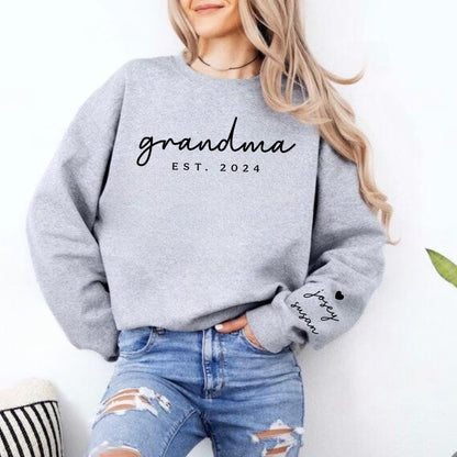 Personalisiertes Oma-Sweatshirt und Hoodie mit Kindernamen auf dem Ärmel