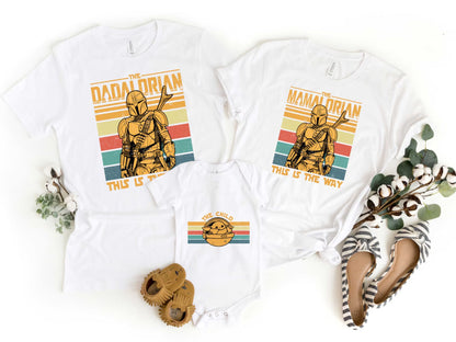 Dadalorian und das Kind Partnerlook-Shirt, Dadalorian und Mamalorian Shirt, Familienoutfits