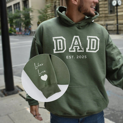 Personalisiertes Papa-Est-Sweatshirt und Hoodie mit Kindernamen auf dem Ärmel, Vatertagsgeschenk