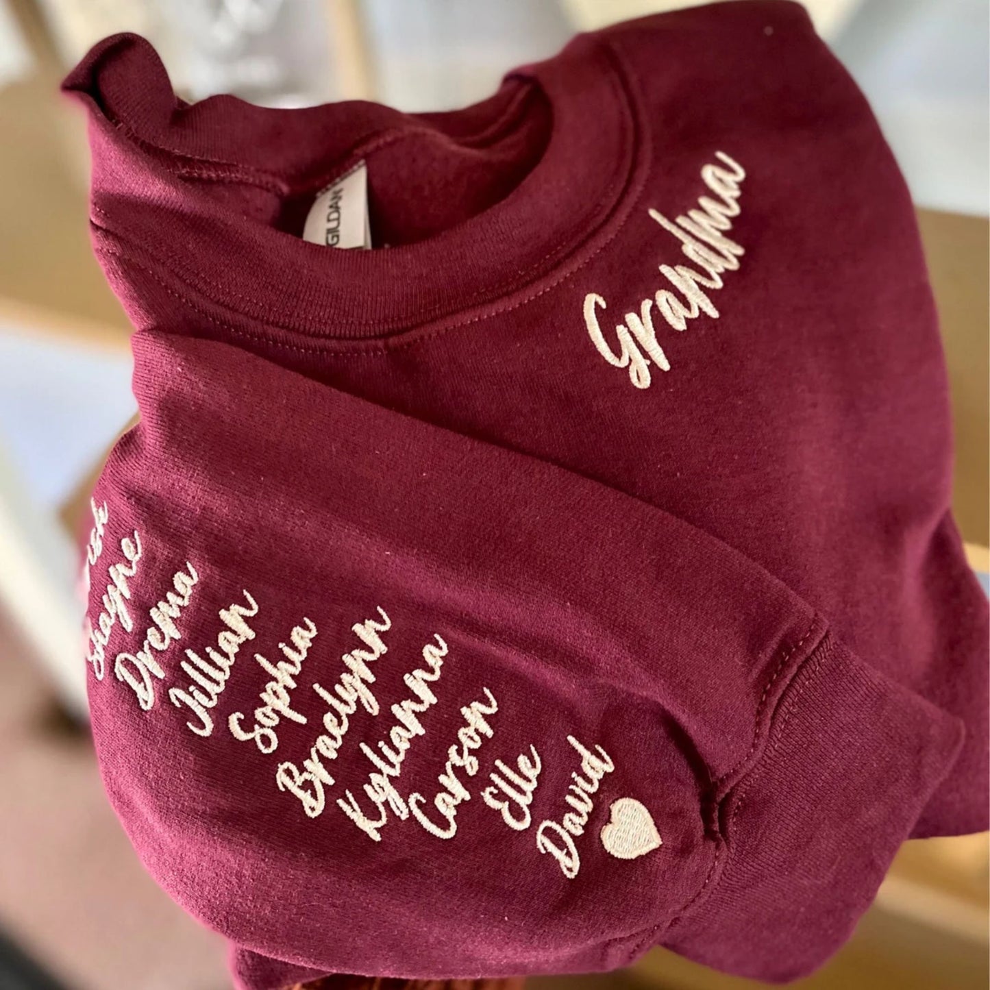 Personalisiertes Oma-Sweatshirt mit den Namen der Enkelkinder - Besticktes Oma Sweatshirt