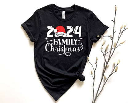 Personalisiertes Familienweihnachtsshirt mit Name 2024 - Weihnachtsgeschenke für die Familie