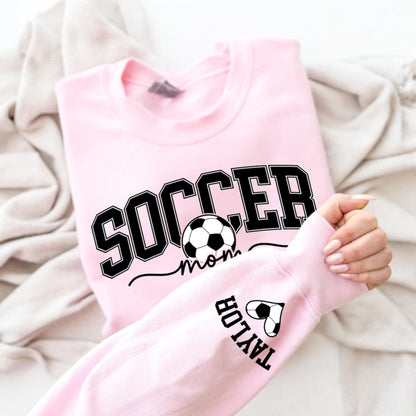 Personalisiertes Fußball-Mama-Sweatshirt mit den Namen der Kinder auf dem Ärmel – Geschenk für Fußball-Mama