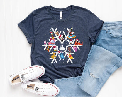 Schneeflocken-Weihnachtssweatshirt - Magisches Königreich Feiertagsshirt