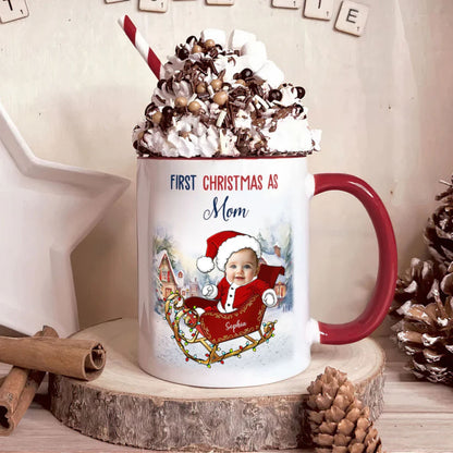 Individuelle Tasse mit Foto: Gesicht auf Santas Schlitten mit "Erstes Weihnachten als Mama" - Personalisierte Foto-Tasse