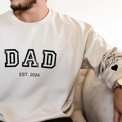 Personalisiertes Papa-Est-Sweatshirt und Hoodie mit Kindernamen auf dem Ärmel, Vatertagsgeschenk