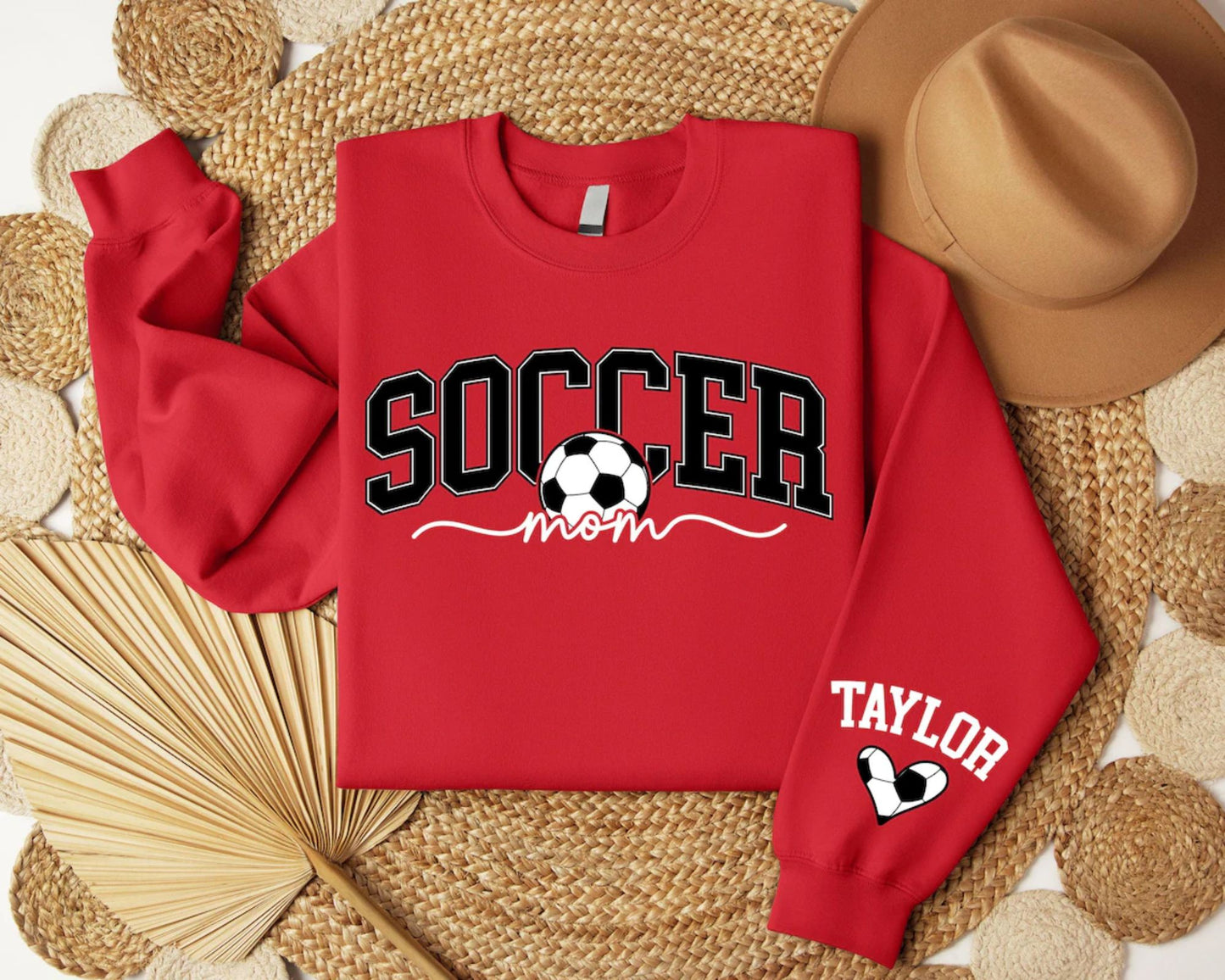 Personalisiertes Fußball-Mama-Sweatshirt mit den Namen der Kinder auf dem Ärmel – Geschenk für Fußball-Mama