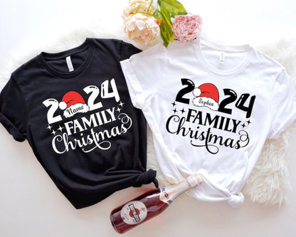 Personalisiertes Familienweihnachtsshirt mit Name 2024 - Weihnachtsgeschenke für die Familie