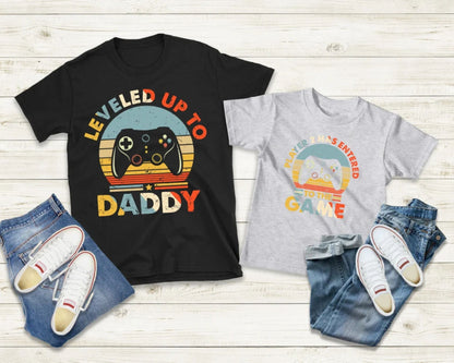 Papa und Baby Partnerlook Shirt - Aufgestiegen zum Papa, Spieler 2 ist dem Spiel beigetreten