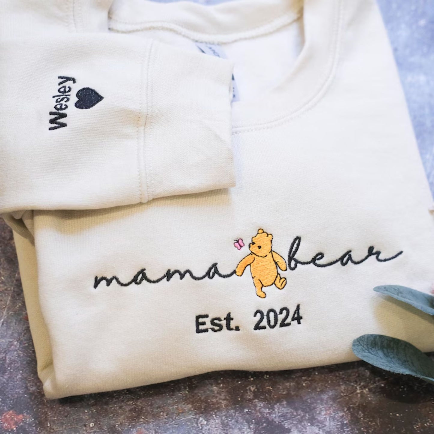 Personalisiertes Besticktes Mama Bären Sweatshirt mit Kindernamen