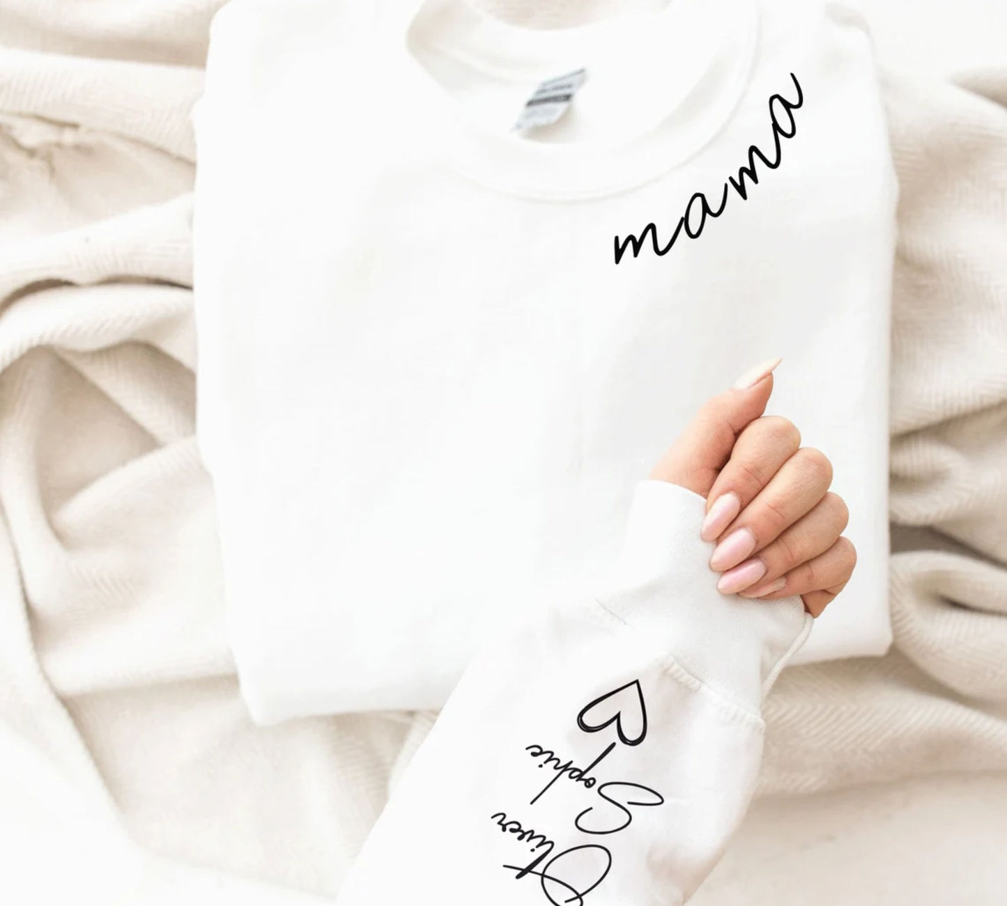 Personalisiertes Mama-Sweatshirt mit Namen des Kindes auf dem Ärmel - Weihnachtsgeschenk für Mama