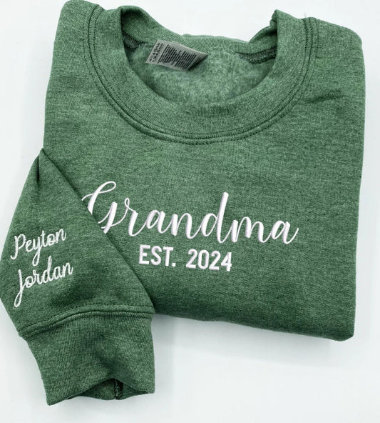 Besticktes personalisiertes Oma-Sweatshirt mit den Namen der Enkelkinder - Geschenk für Oma