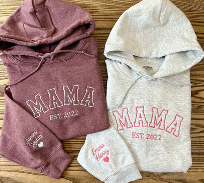 Personalisierter bestickter Mama Hoodie mit Namen auf dem Ärmel - Geschenk für Mama